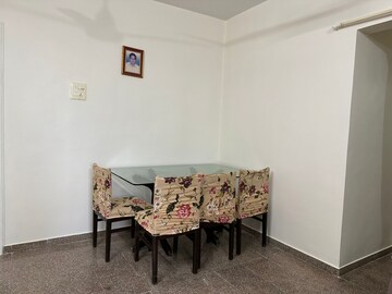 Bedroom in 2 BHK Apartment at Maruti Building, Parel – for Rent
