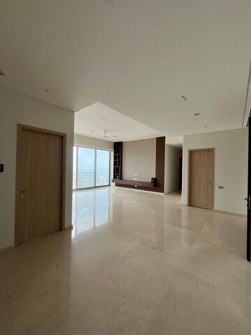 Room in 4 BHK Apartment at Rustomjee Crown, Prabhadevi – for Rent