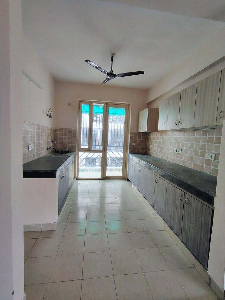 Kitchen, puri-vip-floors 3 Bedroom 300 Sq.Yd. Builder Floor In Sector 81 Faridabad 9200755