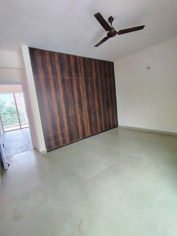 Room in 3 BHK Builder Floor at Puri Vip Floors, Sector 81 – for Rent