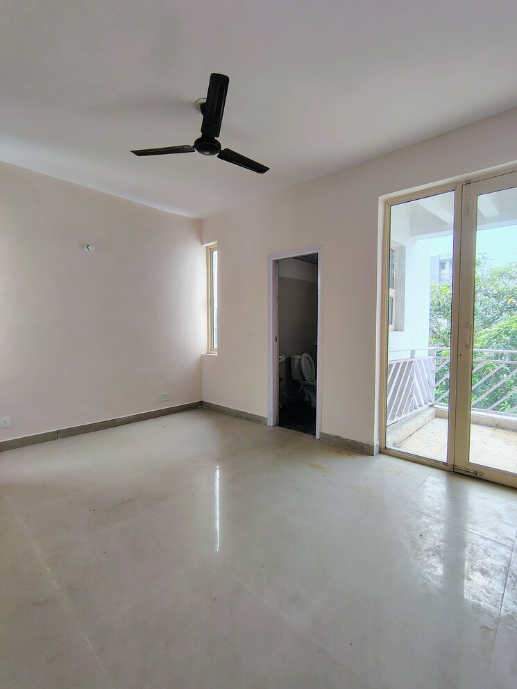 Room, puri-vip-floors 3 Bedroom 300 Sq.Yd. Builder Floor In Sector 81 Faridabad 9200755