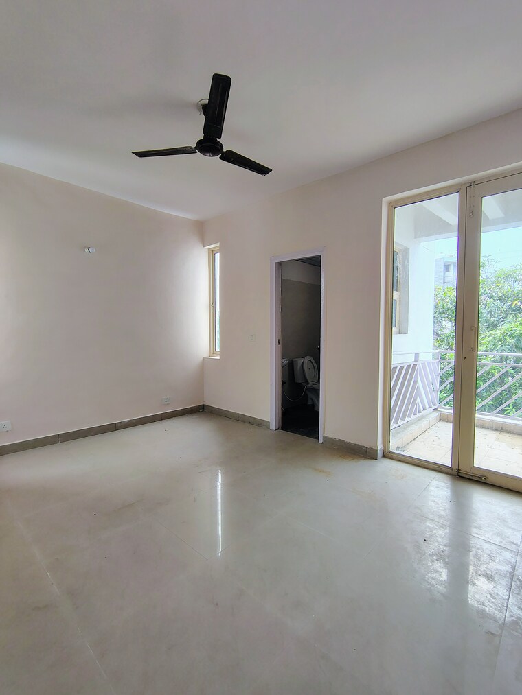 Room, puri-vip-floors 3 Bedroom 300 Sq.Yd. Builder Floor In Sector 81 Faridabad 9200755
