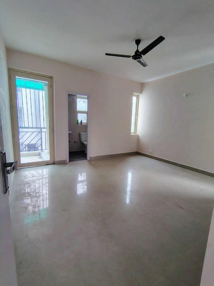 Room, puri-vip-floors 3 Bedroom 300 Sq.Yd. Builder Floor In Sector 81 Faridabad 9200755