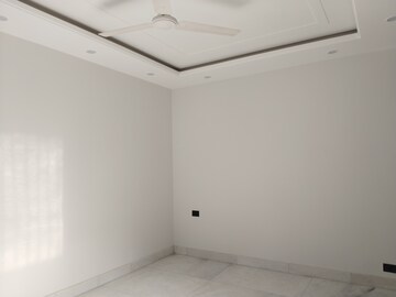 Room in 4 BHK Builder Floor at Jasola – for Rent