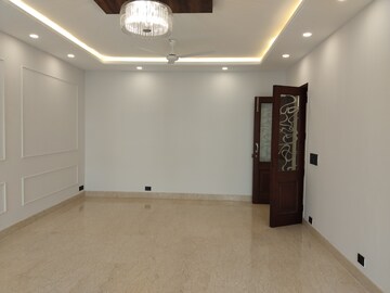 Room in 4 BHK Builder Floor at Jasola – for Rent