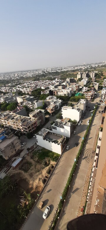 Master Plan in 3 BHK Apartment at Land Craft Golf Links Apartment Phase 2, Pandav Nagar – for Rent