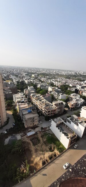 Master Plan in 3 BHK Apartment at Land Craft Golf Links Apartment Phase 2, Pandav Nagar – for Rent