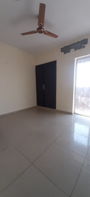 Furnished Amenities in 3 BHK Apartment at Land Craft Golf Links Apartment Phase 2, Pandav Nagar – for Rent