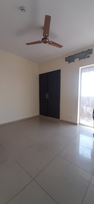 Furnished Amenities in 3 BHK Apartment at Land Craft Golf Links Apartment Phase 2, Pandav Nagar – for Rent