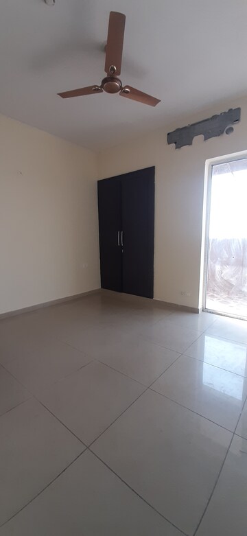 Furnished Amenities in 3 BHK Apartment at Land Craft Golf Links Apartment Phase 2, Pandav Nagar – for Rent