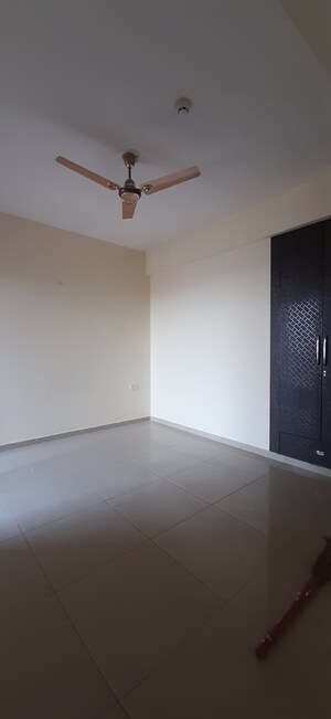 Furnished Amenities in 3 BHK Apartment at Land Craft Golf Links Apartment Phase 2, Pandav Nagar – for Rent