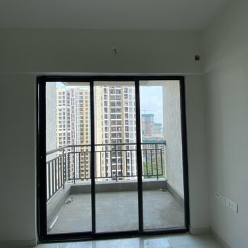 Room in 2 BHK Apartment at Runwal Gardens, Bhadra Nagar – for Rent