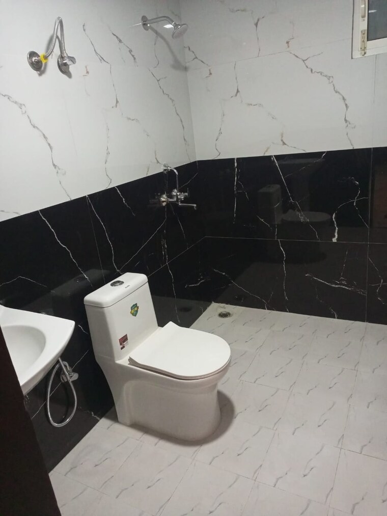 Room, sunshine-apartments-sector-73 3 Bedroom 1450 Sq.Ft. Builder Floor In Sector 73 Noida 9200841