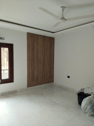 Room in 4 BHK Builder Floor at Jasola Vihar – for Rent