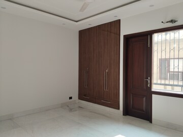 Room in 4 BHK Builder Floor at Jasola Vihar – for Rent