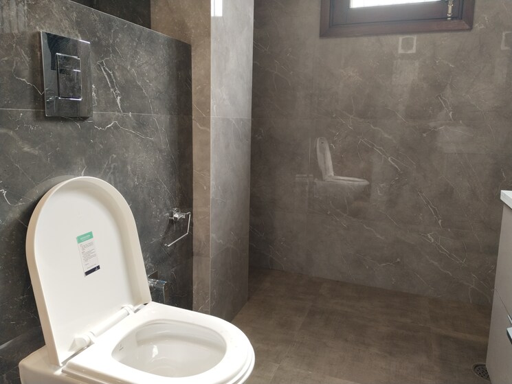 Bathroom, jasola vihar 4 Bedroom 3500 Sq.Ft. Builder Floor In Jasola Vihar Delhi 9200842