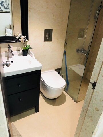 Team Area in 3 BHK Apartment at Girgaon – for Rent
