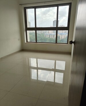 Room in 2 BHK Apartment at Kalpataru Paramount, Kapur Bawdi – for Sale