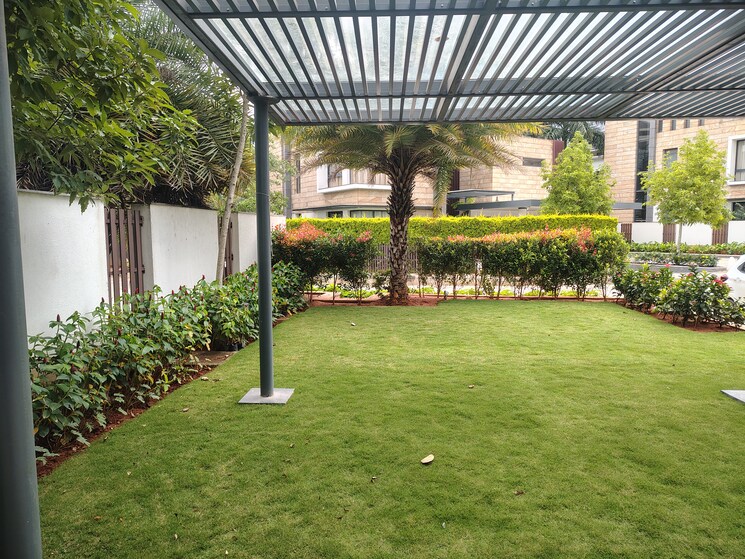 Garden, prestige-golfshire 5 Bedroom 6500 Sq.Ft. Villa In Nandi Hills Bangalore 9200840