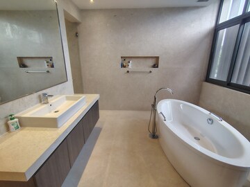 Bathroom in 5 BHK Villa at Prestige Golfshire, Nandi Hills – for Rent