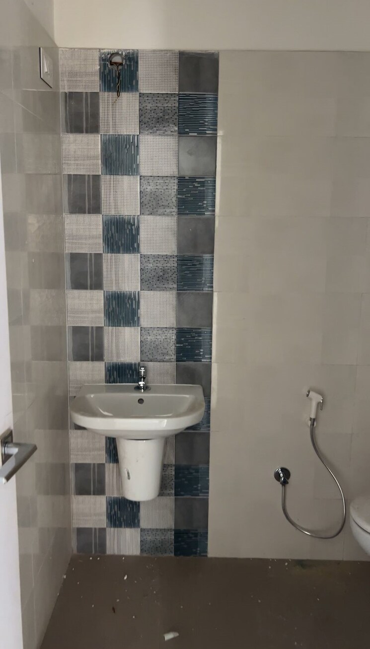Bathroom, new town 2 Bedroom 880 Sq.Ft. Apartment In New Town Kolkata 9147329