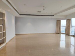 Room in 4 BHK Apartment at Bombay Realty Island City Centre II, Dadar East – for Rent