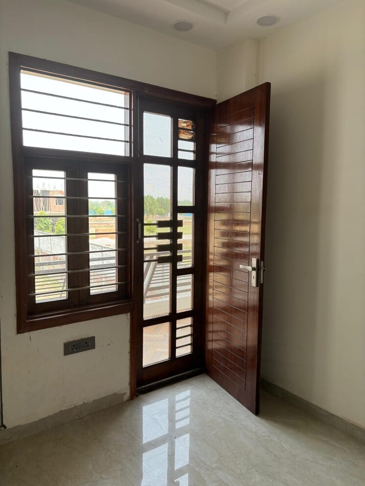 Room, soha-neal-city 2 Bedroom 135 Sq.Yd. Builder Floor In Sector 98 Faridabad 9201016