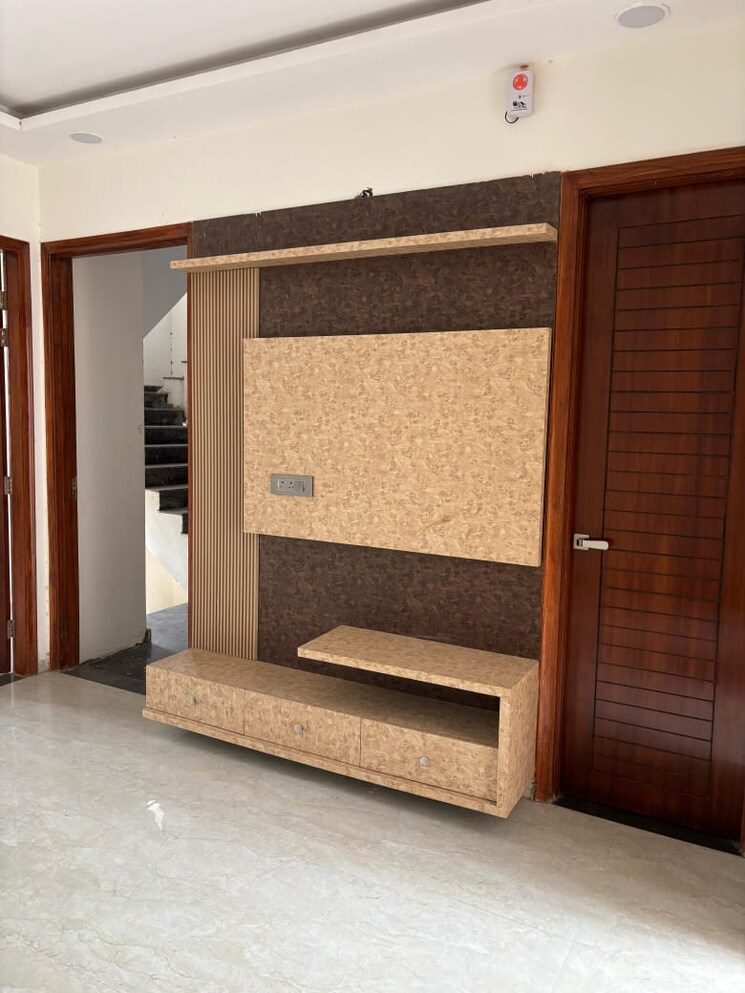 Room, soha-neal-city 2 Bedroom 135 Sq.Yd. Builder Floor In Sector 98 Faridabad 9201016