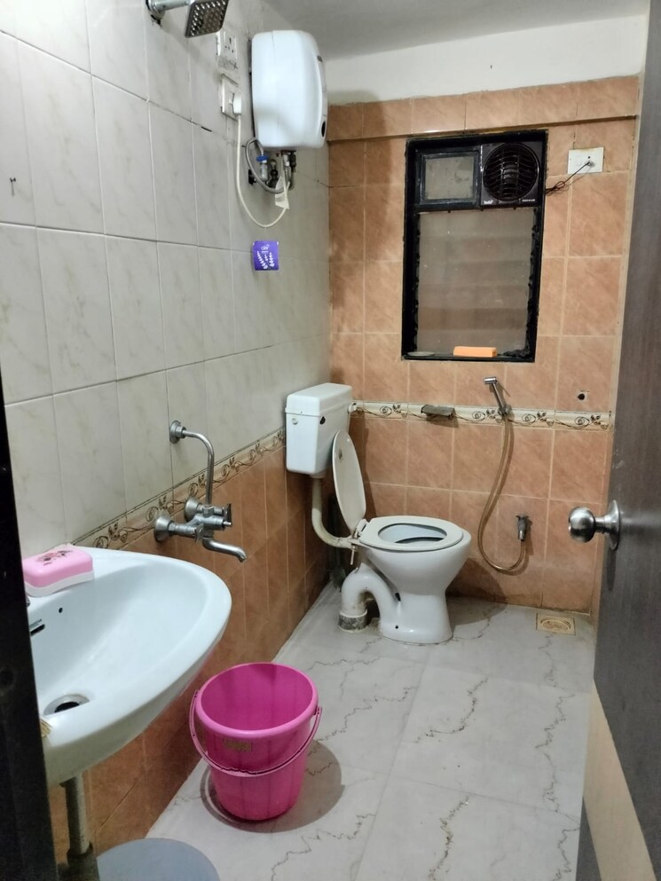 Bathroom, mantri-park 1 Bedroom 600 Sq.Ft. Apartment In Goregaon East Mumbai 9200962