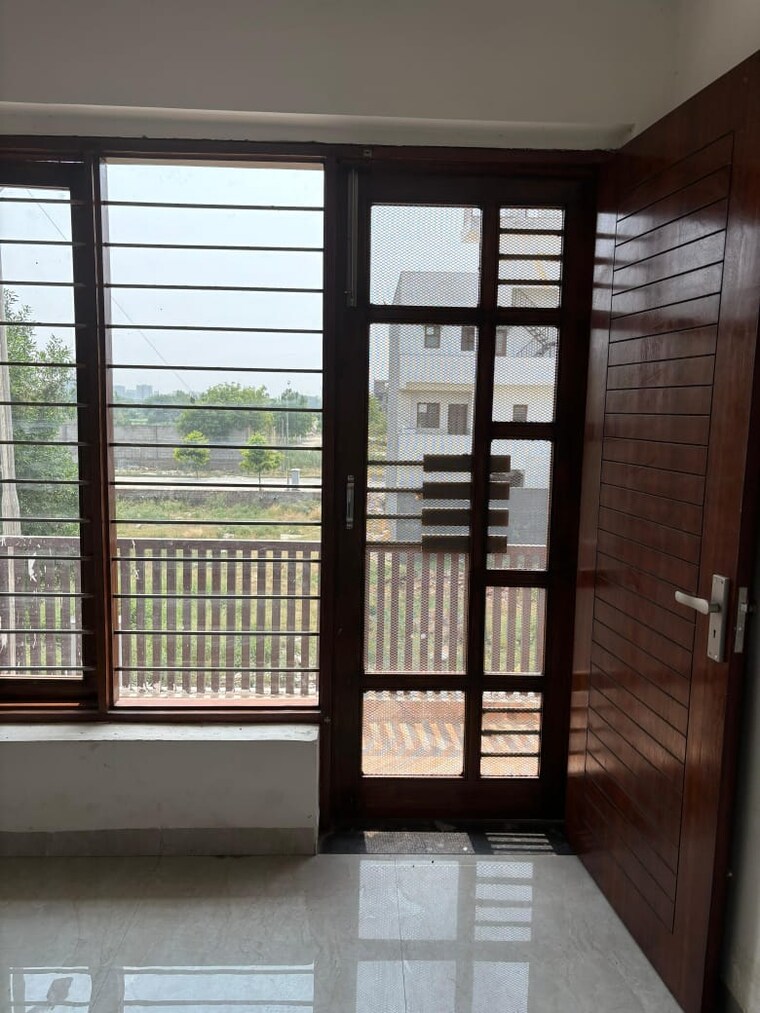 Room, soha-neal-city 2 Bedroom 135 Sq.Yd. Builder Floor In Sector 98 Faridabad 9201016