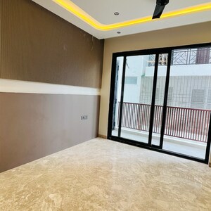 Room in 3 BHK Builder Floor at Ardee Mall, Sector 52a – for Sale