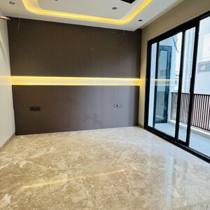 Room in 3 BHK Builder Floor at Ardee Mall, Sector 52a – for Sale