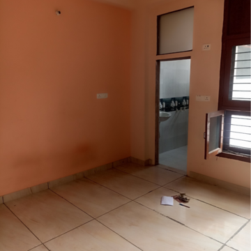 Room in 2 BHK Independent House at RWA Apartments Sector 52, Arun Vihar – for Rent