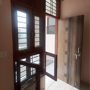 Room in 2 BHK Independent House at RWA Apartments Sector 52, Arun Vihar – for Rent