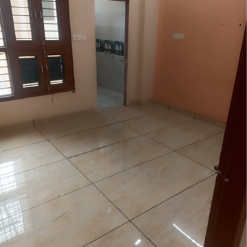 Room in 2 BHK Independent House at RWA Apartments Sector 52, Arun Vihar – for Rent
