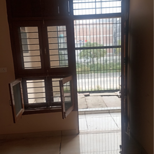 Room in 2 BHK Independent House at RWA Apartments Sector 52, Arun Vihar – for Rent