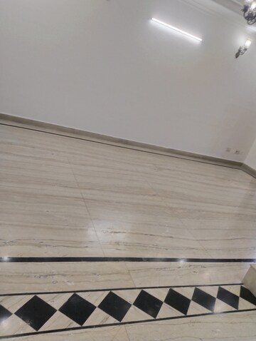 Room in 3 BHK Independent House at RWA Apartments Sector 52, Sector 52 – for Rent