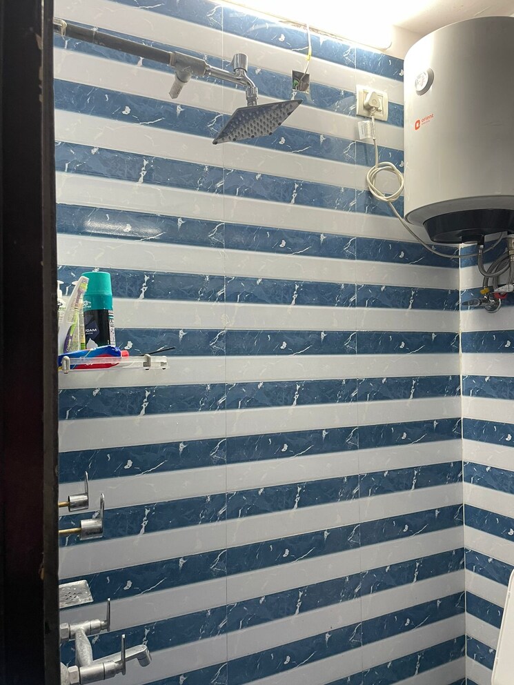 Bathroom, chattarpur 3 Bedroom 1100 Sq.Ft. Apartment In Chattarpur Delhi 9201061