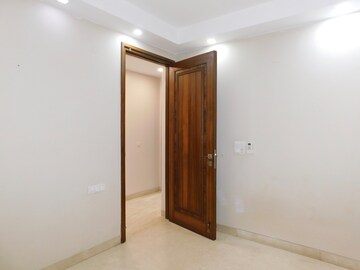 Room in 3 BHK Builder Floor at Shivalik Colony – for Rent