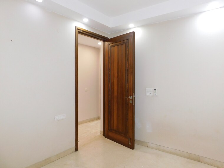 Room, shivalik colony 3 Bedroom 200 Sq.Yd. Builder Floor In Shivalik Colony Delhi 9201117