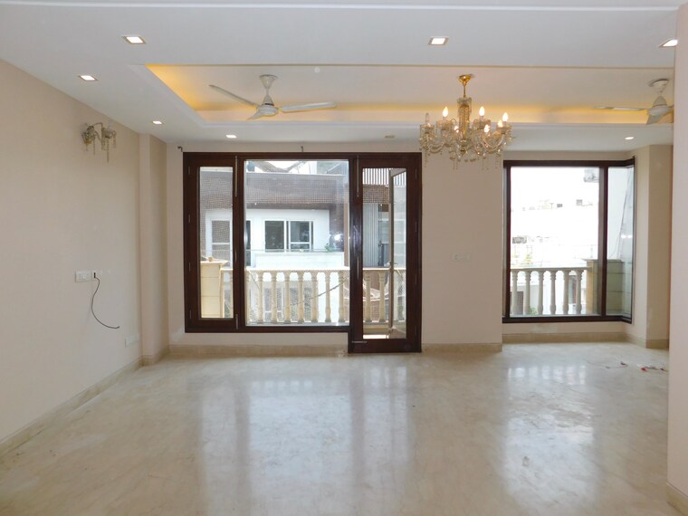 Hall, shivalik colony 3 Bedroom 200 Sq.Yd. Builder Floor In Shivalik Colony Delhi 9201117