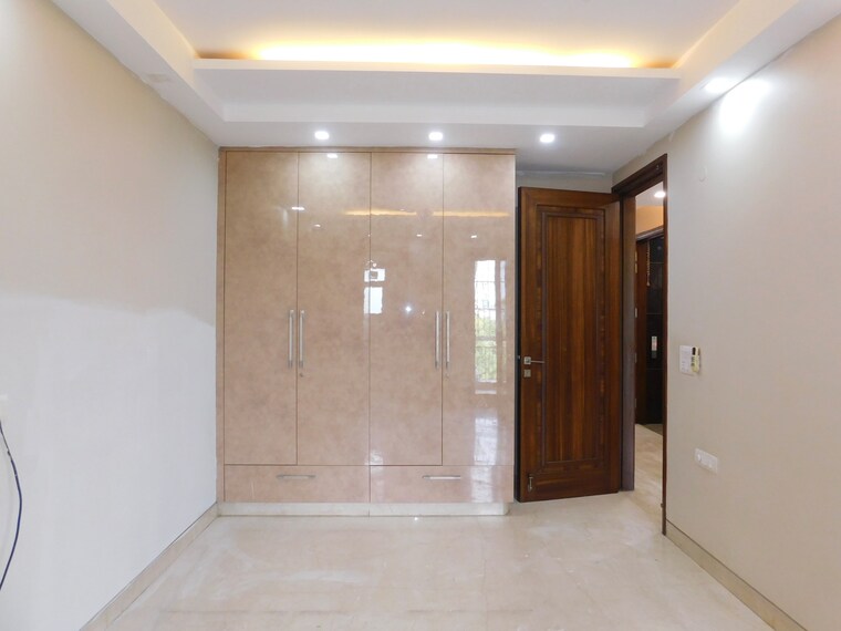 Room, shivalik colony 3 Bedroom 200 Sq.Yd. Builder Floor In Shivalik Colony Delhi 9201117