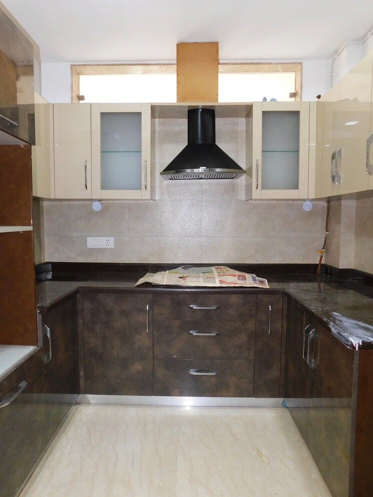 Kitchen, shivalik colony 3 Bedroom 200 Sq.Yd. Builder Floor In Shivalik Colony Delhi 9201117