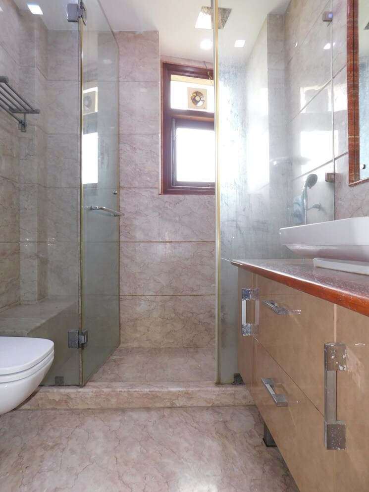Bathroom, shivalik colony 3 Bedroom 200 Sq.Yd. Builder Floor In Shivalik Colony Delhi 9201117