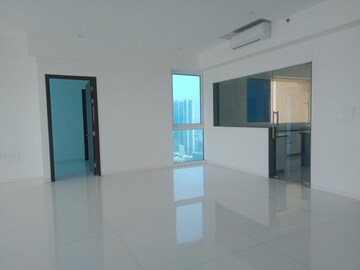 Room in 4 BHK Apartment at Raheja Imperia, Worli – for Rent