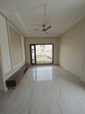 Room in 4 BHK Villa at Sector 115 – for Sale