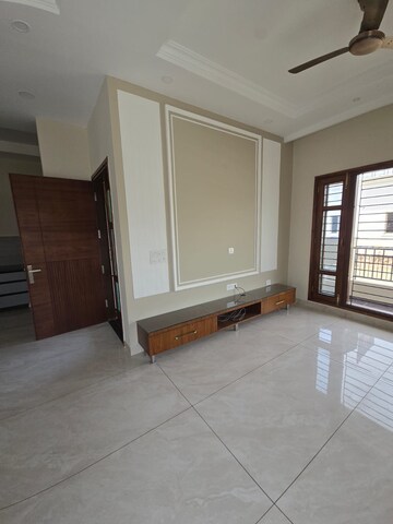Room in 4 BHK Villa at Sector 115 – for Sale