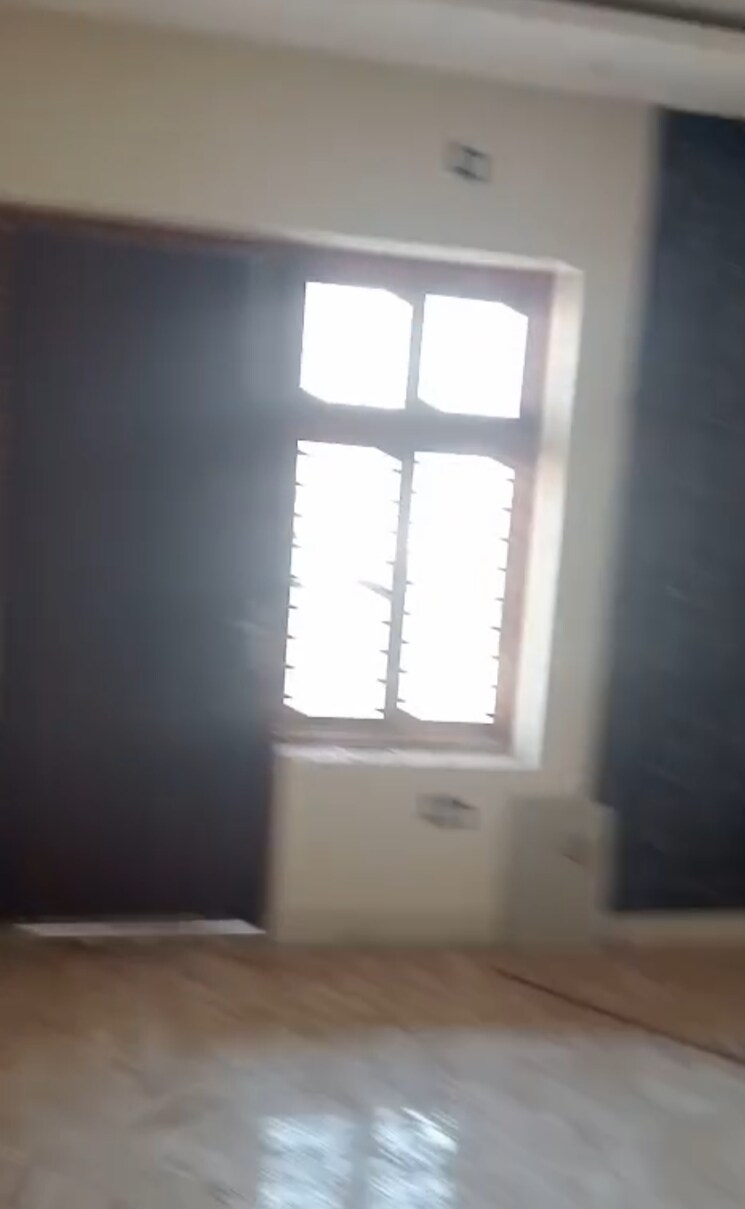 Room, bptp-parkland 3 Bedroom 250 Sq.Yd. Builder Floor In Sector 75 Faridabad 9201272