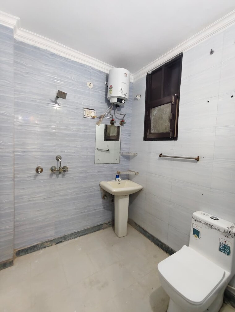 Bathroom, vasant kunj 4 Bedroom 2000 Sq.Ft. Builder Floor In Vasant Kunj Delhi 9201338