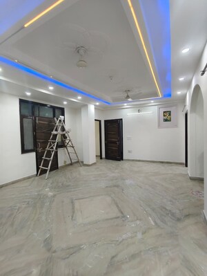 Room in 4 BHK Builder Floor at Vasant Kunj – for Rent